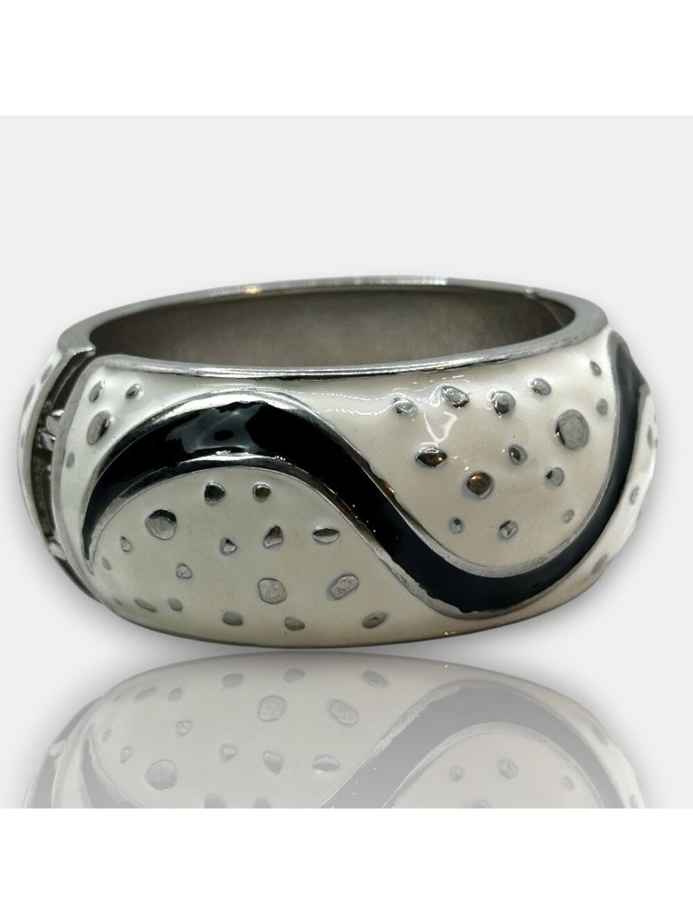 Vintage Bold Black & White Hinged Bangle Bracelet With Textured Design 1970's MO